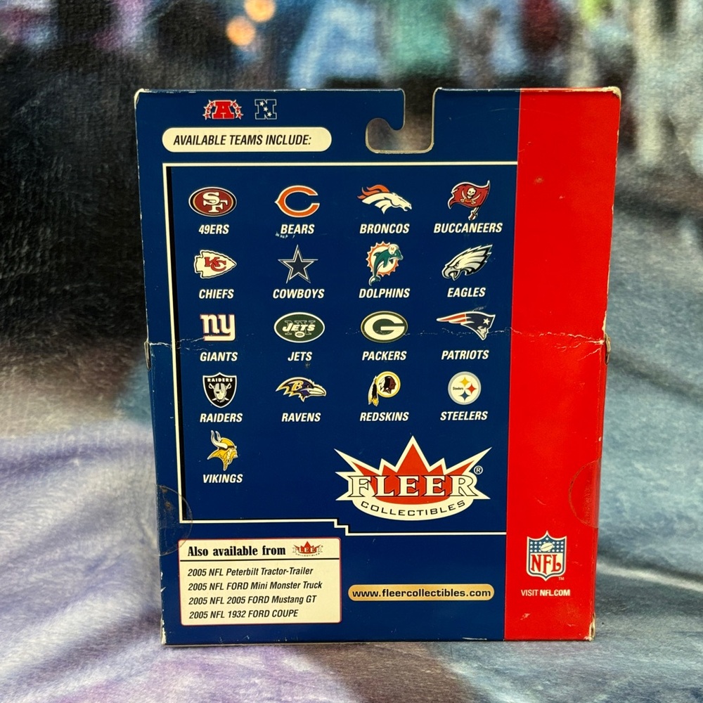 NFL Limited Edition New York Giants Monster Truck 1956 Ford F-100 NIP - Picture 5 of 8